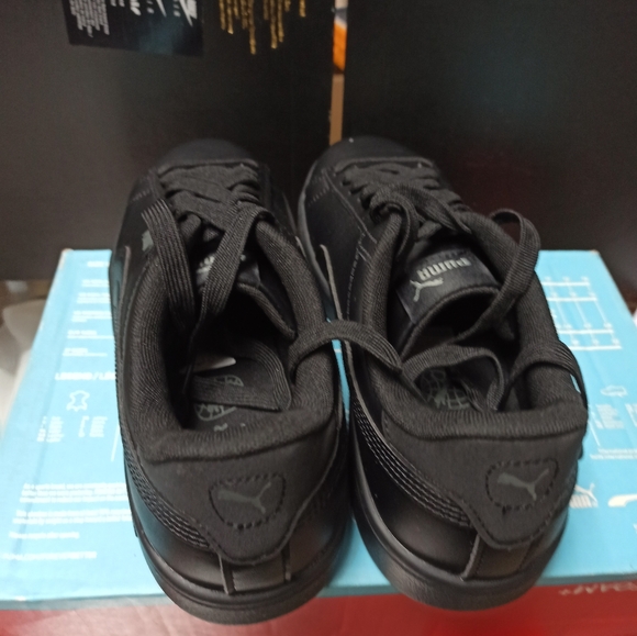 Puma - Picture 3 of 5